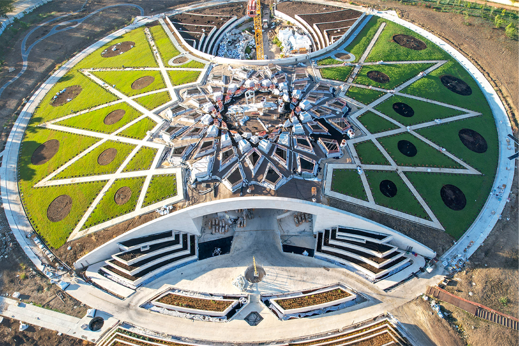 آرامگاه حضرت عبدالبهاء: تکمیل «مرکز بازدیدکنندگان عکا» و پیشرفت محوطه‌سازی