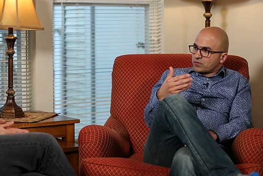 نگاهی‌ به تاریخ آئین بهائی - کمک به کودکان زندانیان