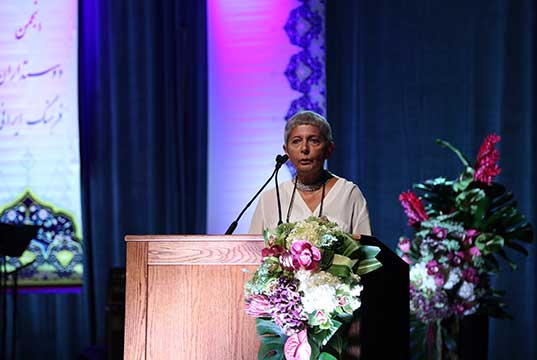 مهرانگیز کار